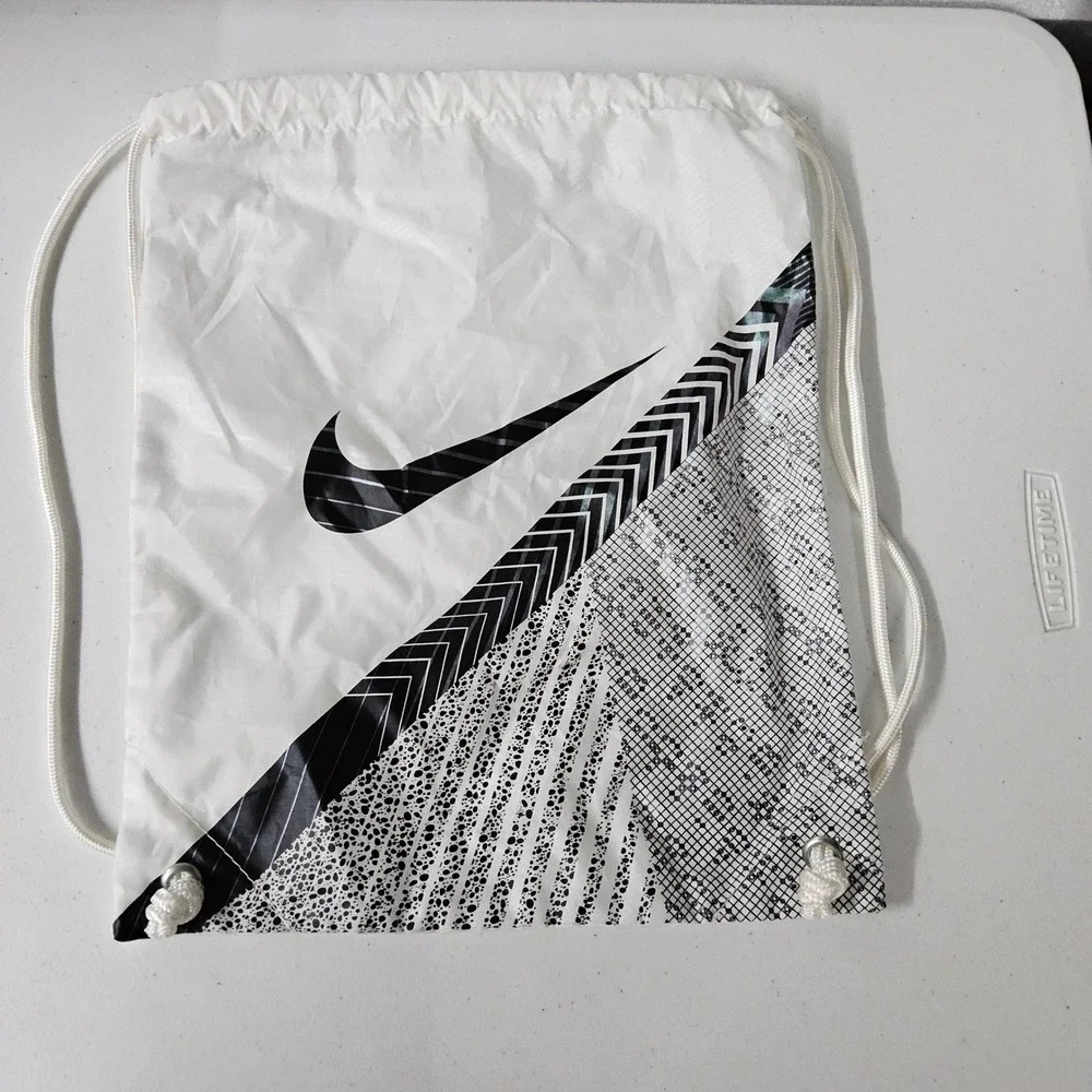 Nike Drawstring Bag Gym Sack Sport Backpack Lightweight Black White